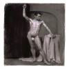 PELEZ, F. Desnudo masculino de frente y en pie alzando el brazo derecho y apoyando la mano izquierda sobre un pedestal.
